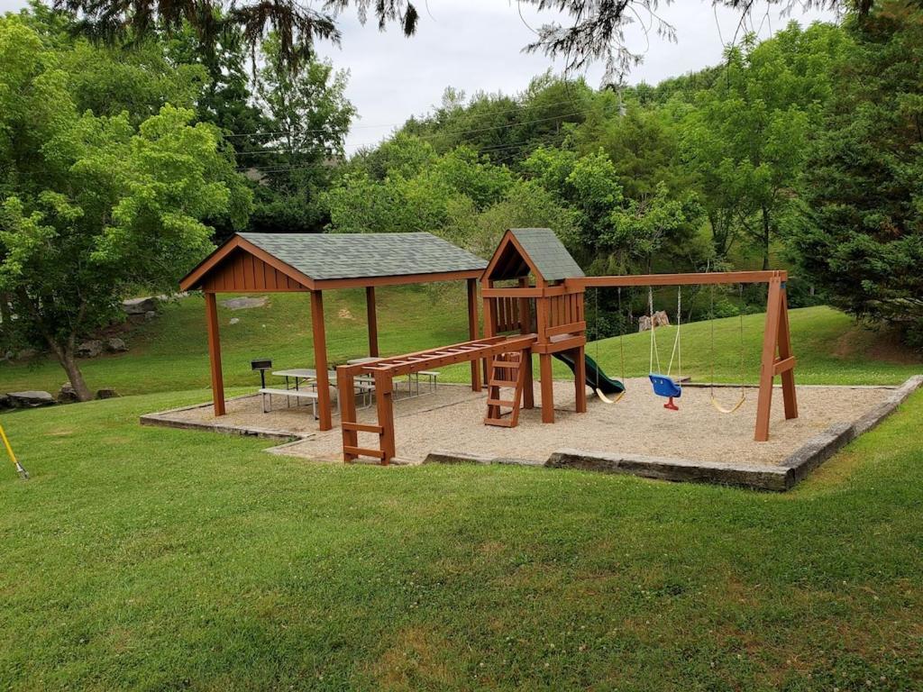 Story Brook: Beautiful True Log Cabin! Close To Dollywood, State Park, And More! 塞维尔维尔 外观 照片