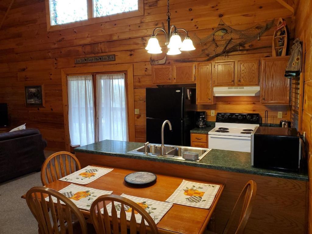 Story Brook: Beautiful True Log Cabin! Close To Dollywood, State Park, And More! 塞维尔维尔 外观 照片