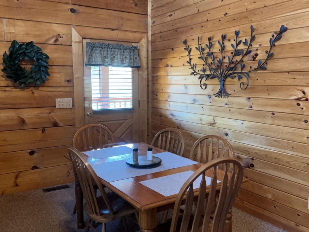Story Brook: Beautiful True Log Cabin! Close To Dollywood, State Park, And More! 塞维尔维尔 外观 照片