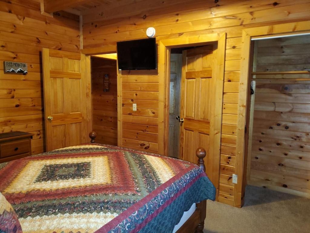 Story Brook: Beautiful True Log Cabin! Close To Dollywood, State Park, And More! 塞维尔维尔 外观 照片